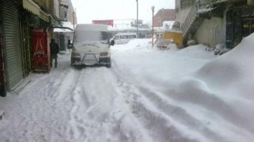 &Ccedil;aldıran&rsquo;da Kar Yağışı Hayatı Fel&ccedil; Etti