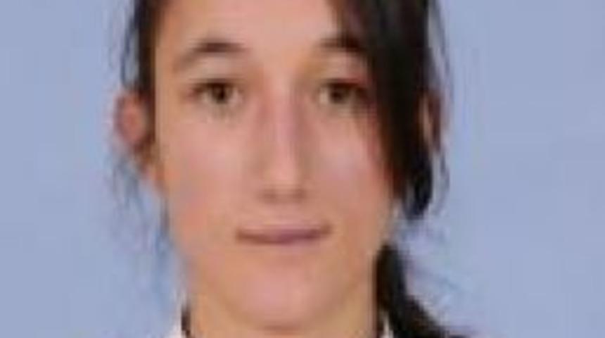 Lise &Ouml;ğrencisi Kalbine Yenik D&uuml;şt&uuml;