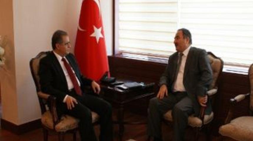 Memduh Lale, Vali Tapsız'a Ziyarette Bulundu