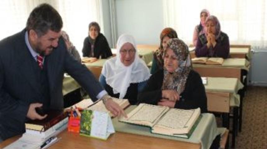 72 Yaşında Kuran-ı Kerim &Ouml;ğreniyor