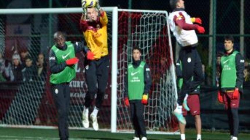 Galatasaray'da Hazırlıklar S&uuml;r&uuml;yor