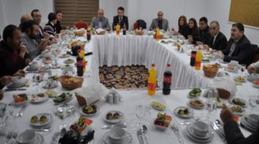 Yozgat&rsquo;ta Gazeteciler Akşam Yemeğinde Bir Araya Geldi