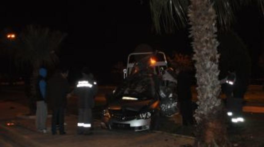 Aracında Sıkışan S&uuml;r&uuml;c&uuml; G&uuml;&ccedil;l&uuml;kle Kurtarıldı