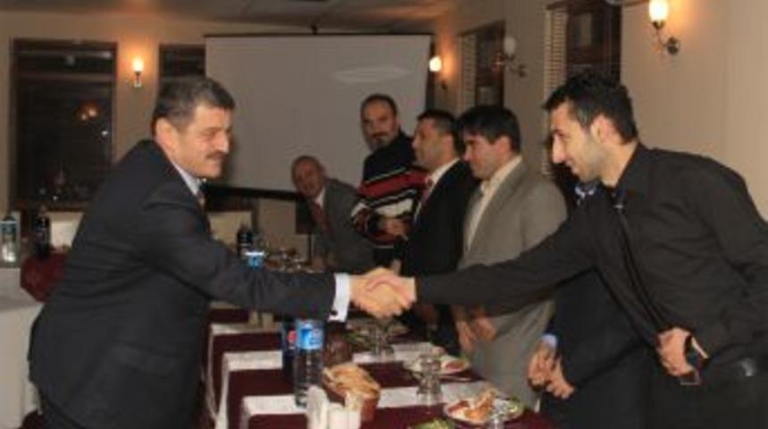 Basın &ccedil;alışanlarına dayanışma yemeği