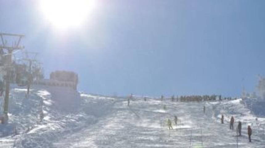 Bursa'da Okullar Arasında D&uuml;zenlenen Kayak Yarışları Nefes Kesti