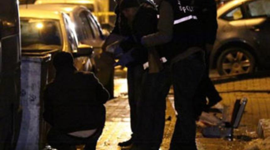 Elindeki bombayla Bayrampaşa'da y&uuml;r&uuml;d&uuml;