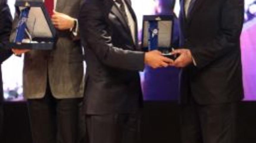 Yıldız Teknik'ten, Başkan Altepe'ye, 'Yılın Yıldızı' &Ouml;d&uuml;l&uuml;