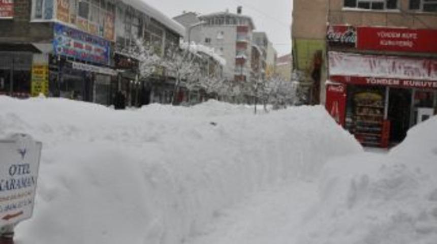 Tatvan&rsquo;da Kar Yağışı 7 G&uuml;n Sonra Durdu