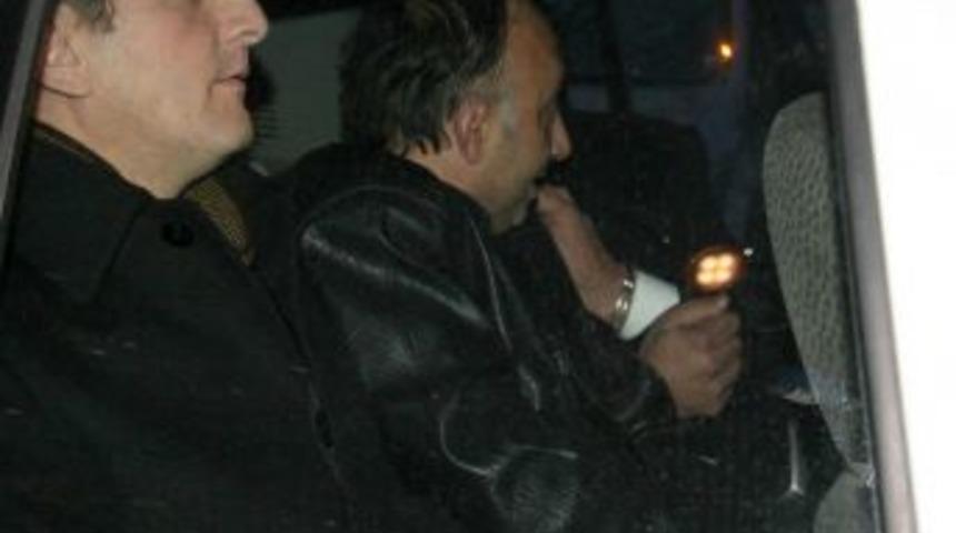 Sahte Kimlikle Vatandaşlar Adına Telefon Hattı Alan Iki Kişi Yakalandı