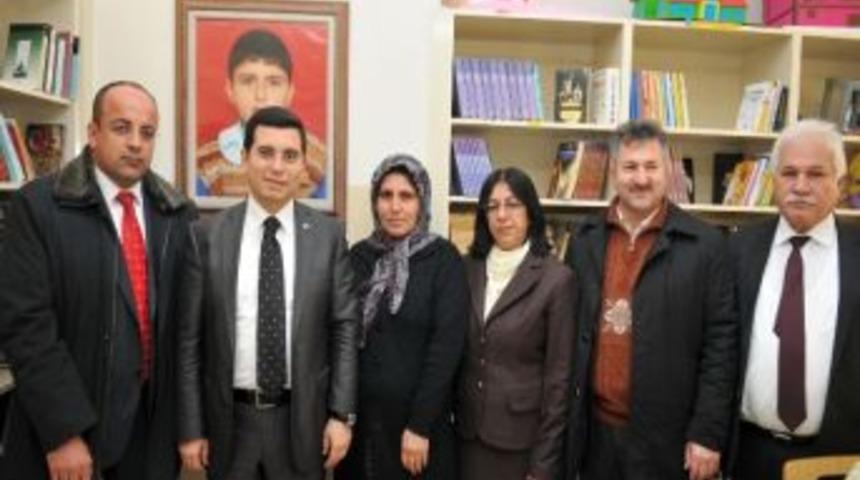 Duraliler&rsquo;e K&uuml;t&uuml;phane Ve Satran&ccedil; Sınıfı