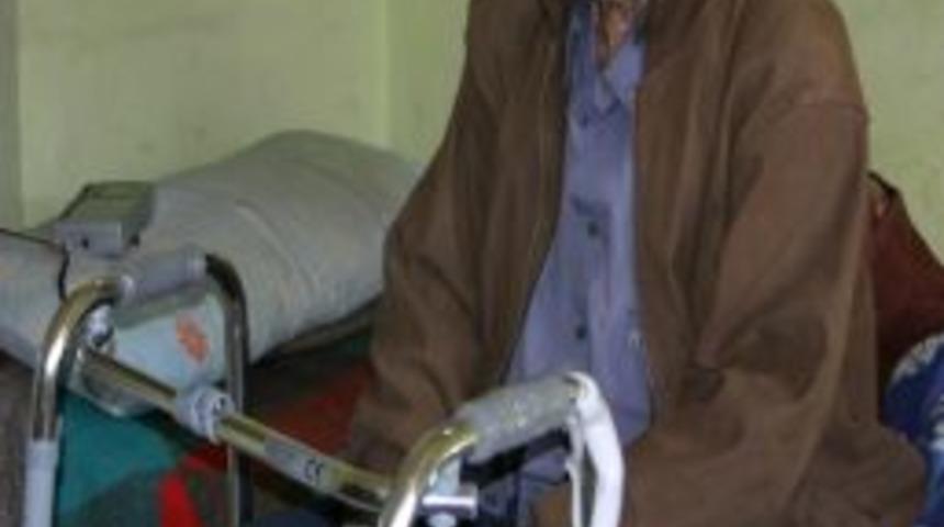 Komşularının Sahip &Ccedil;ıktığı Yaşlı Adam, Devletten Yardım Bekliyor