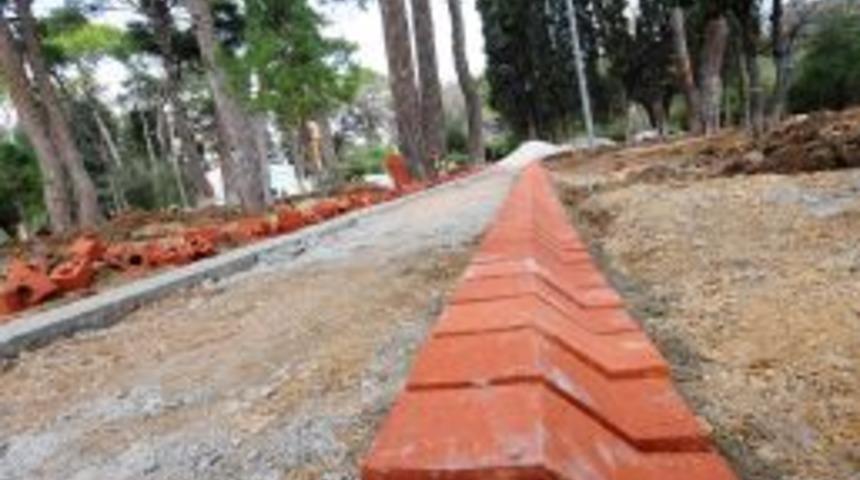 İzmir'deki Hasanağa Bah&ccedil;esi 4 Milyon Liraya Yenileniyor