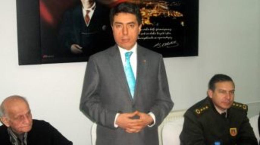 Vali Cengiz: Gazeteciler, Idare Ile Halk Arasında Etkileşim G&ouml;revi Yapıyor