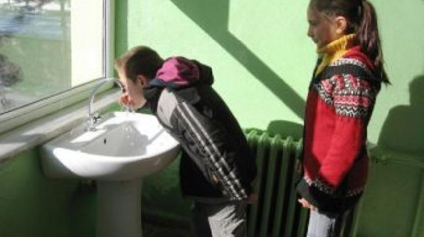 &Ouml;ğrenciler İ&ccedil;me Suyu İhtiyacını Okulda Gideriyor