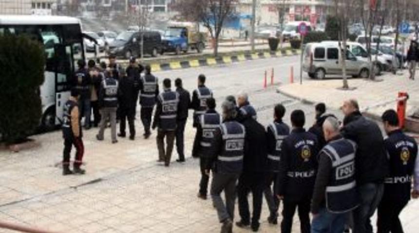 Polisten Oto Hırsızlığı Şebekesine Darbe