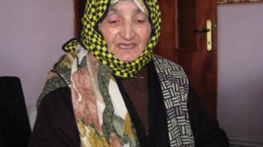 Pet Şişelere Sıcak Su Koyarak Isınmaya &Ccedil;alışıyorlar