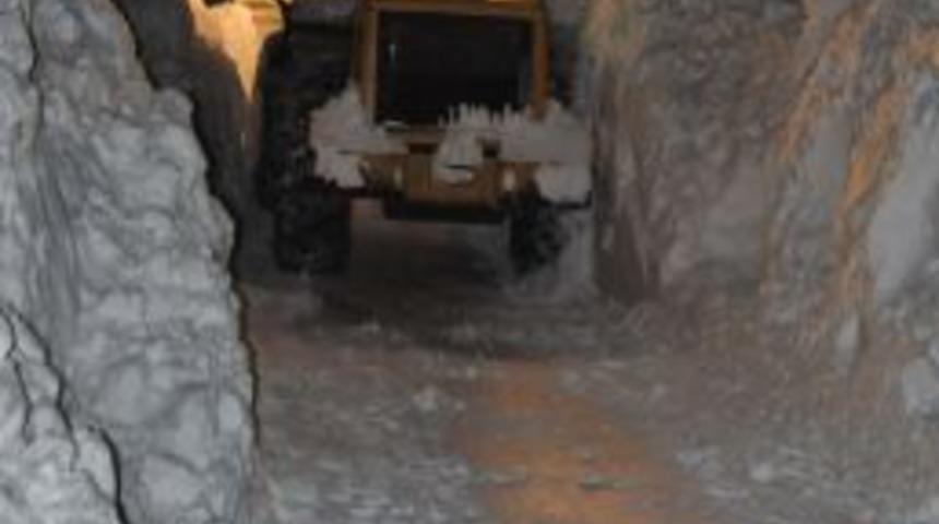 Bitlis&rsquo;te Karla M&uuml;cadeleye Gece De Devam Ediliyor