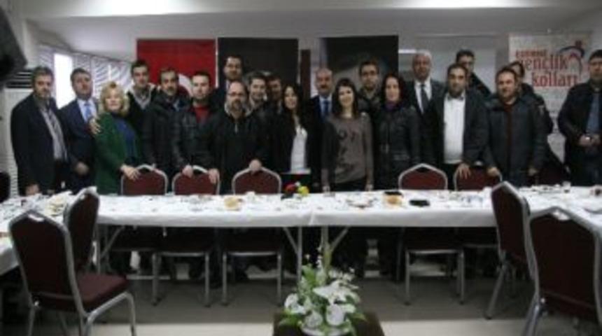 Vekil Gazeteci, Gazeteciler Siyaset&ccedil;i Oldu