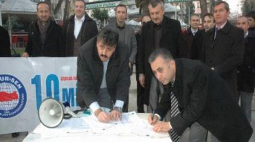 Memur Sen&rsquo;den Kamuda Kılık Kıyafete &Ouml;zg&uuml;rl&uuml;k Eylemi