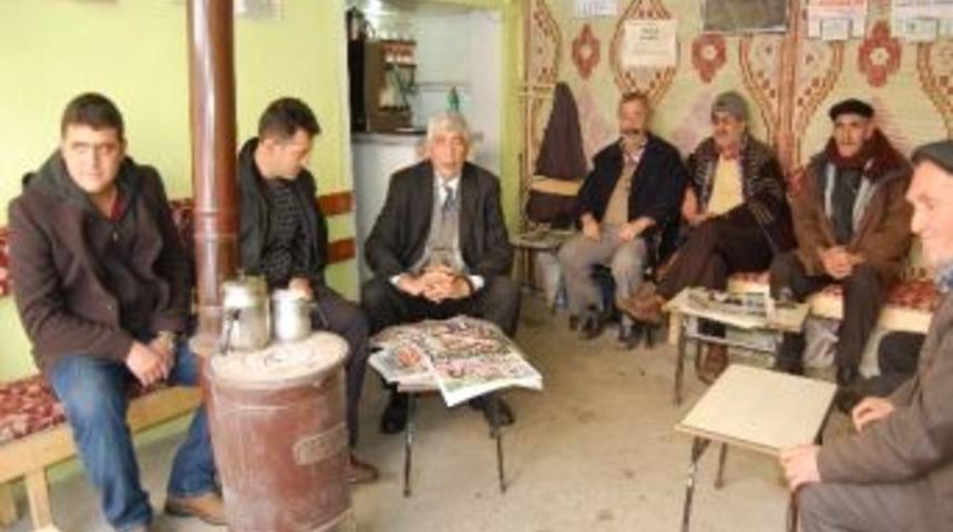 Chp İl&ccedil;e Başkanından Kahvehanelere Bedava Gazete