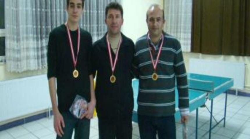 &Ouml;zel G&ouml;n&uuml;l Koleji'nin Velileri, Masa Tenisinde Ter D&ouml;kt&uuml;