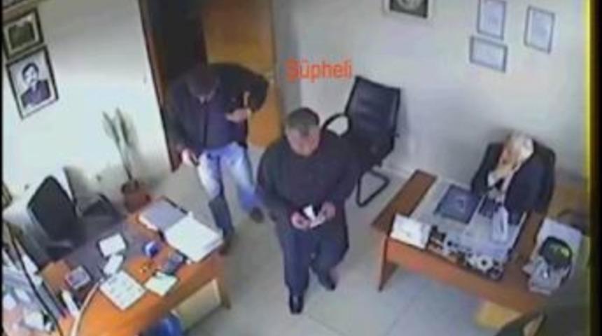 Kimyasal Madde Y&uuml;kl&uuml; Kamyonet, &Ccedil;ay Kaşığı &Ccedil;alınmış