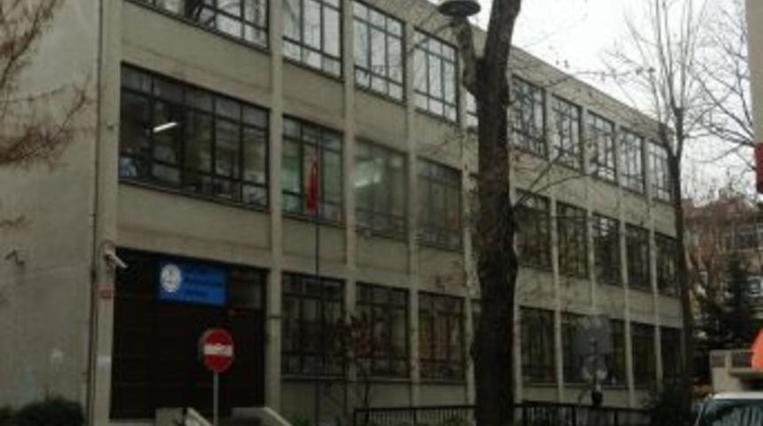 &Ouml;ld&uuml;r&uuml;len &Ouml;ğretmenin Cesedi Adli Tıp'a G&ouml;nderildi