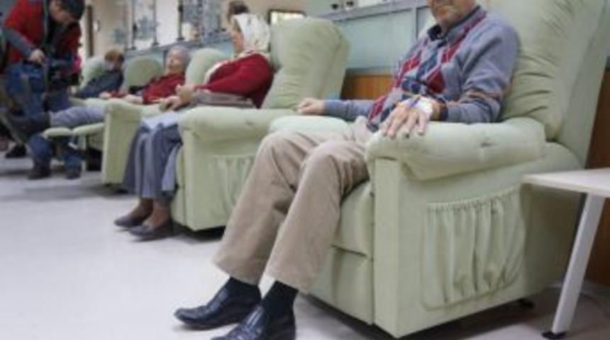 Akdağ: 137 Kemoterapi Merkezinde Yılda 350 Bin Işlem Ger&ccedil;ekleştiriyoruz