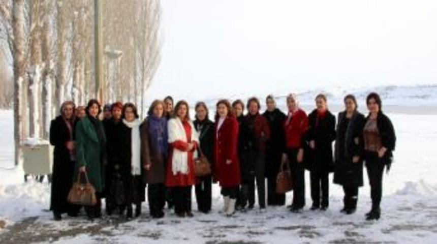 Hayırsever Kadınlar, Suşehri&rsquo;ni Ziyaret Etti