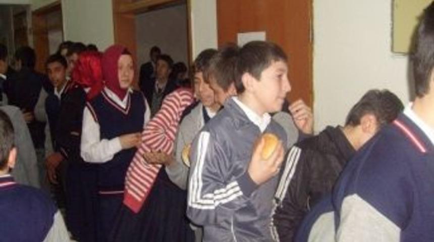 &Ccedil;aycuma&rsquo;da Taşımalı Lise &Ouml;ğrencilerine Sıcak Yemek Veriliyor