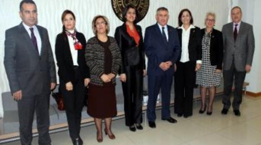 &Ouml;zden: "tobb Kadın Girişimciler Kurulu İş Kadınlarının En B&uuml;y&uuml;k Yapılanması"