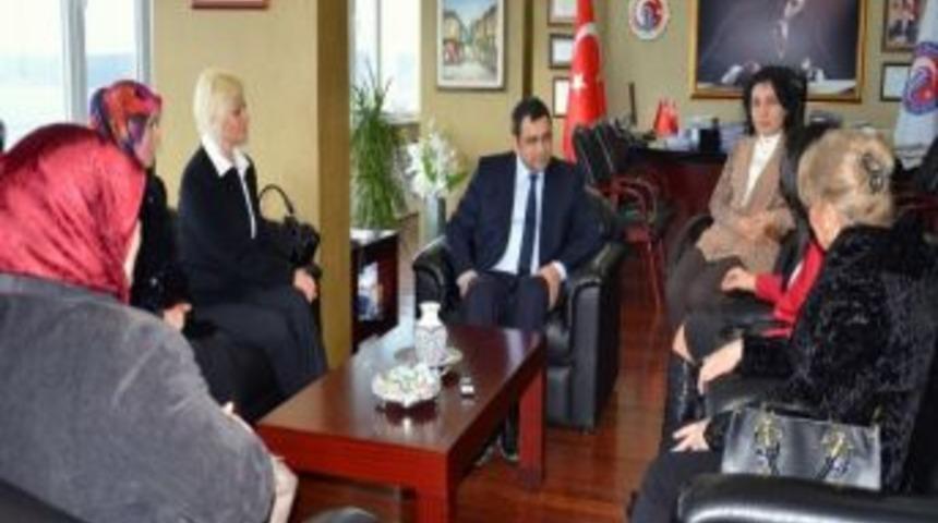 Ak Partili Kadınlardan Rekt&ouml;r La&ccedil;iner'e Destek