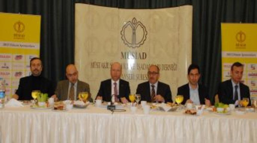 İş D&uuml;nyası, 2012'de Yapılamayan Sivil Anayasayı Bu Yıl Istiyor