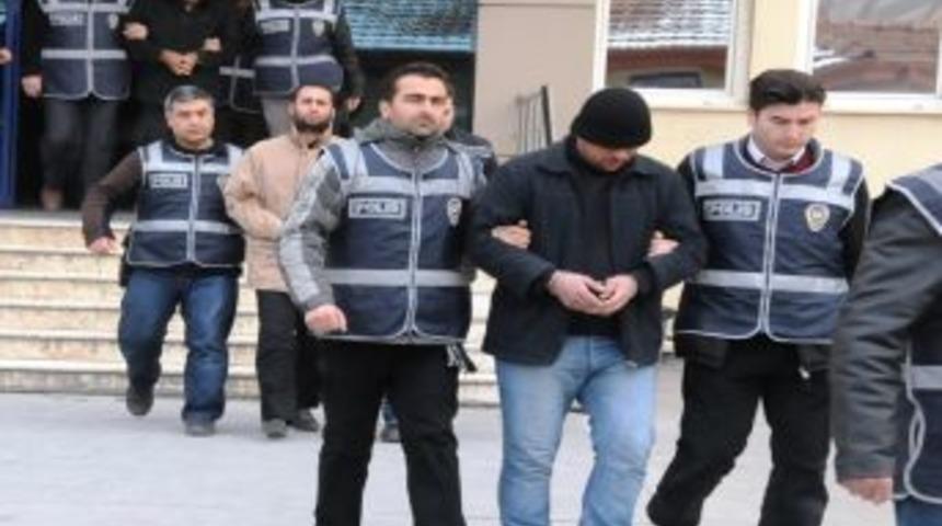 Kiraladıkları Ara&ccedil;ları Yedek Anahtar &Ccedil;ıkartarak &Ccedil;alan &Ccedil;ete &Ccedil;&ouml;kertildi