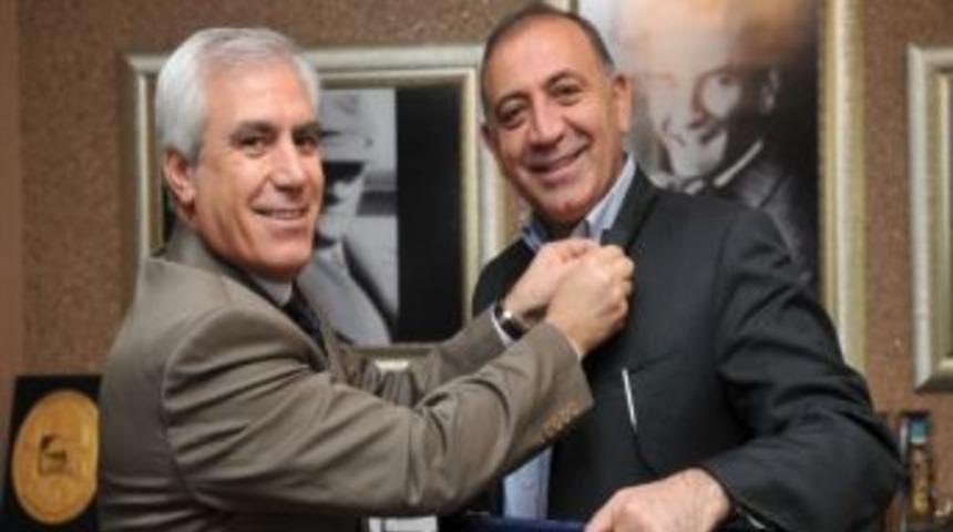 G&uuml;rsel Tekin&rsquo;den Nil&uuml;fer &Ccedil;ıkarması