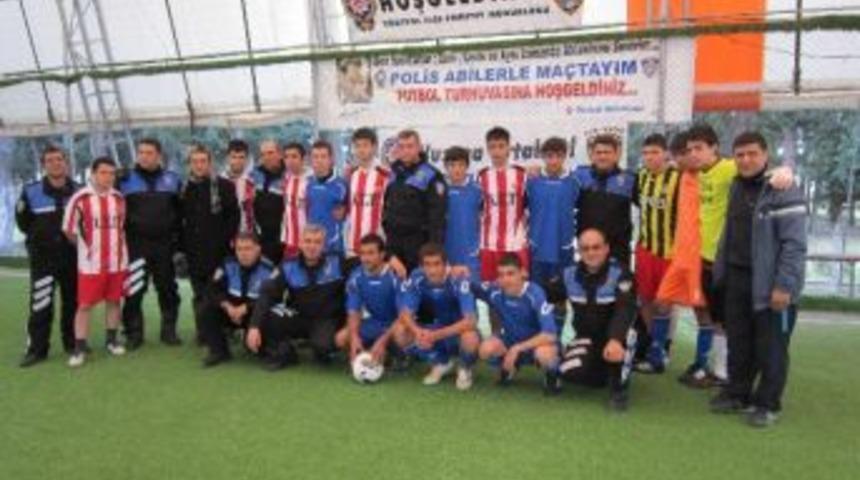 D&ouml;rtyol&rsquo;da "polis Abilerle Ma&ccedil;tayım" Turnuvası
