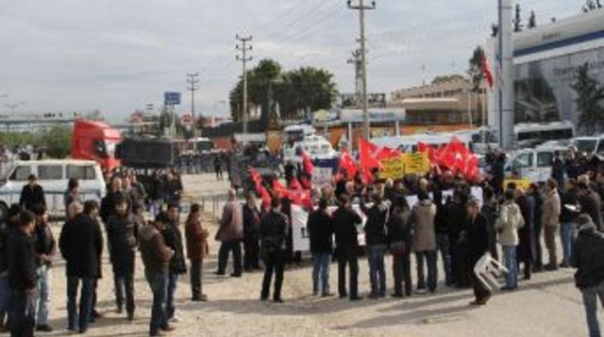 İp&rsquo;den Abd Konsolosluğu &Ouml;n&uuml;nde Eylem