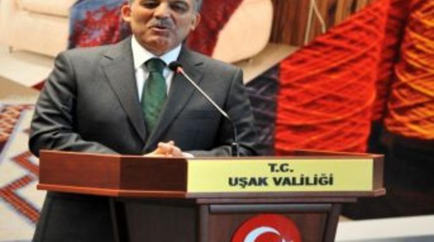 Cumhurbaşkanı G&uuml;l, Uşaklılarla Bir Araya Geldi