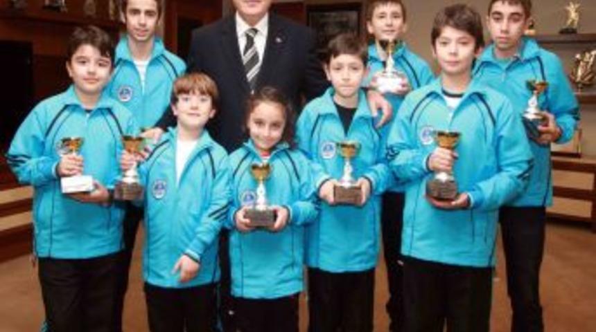 Karaosmanoğlu, Satran&ccedil; Ustalarını Ağırladı