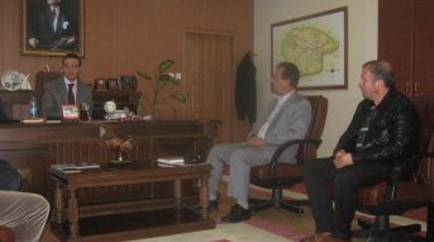 Kağızman Kaymakamı G&uuml;rsoy, gazetecileri unutmadı