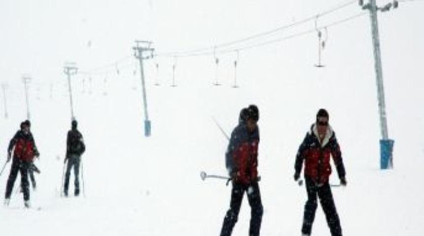 Gevaş Abalı Kayak Merkezi Sezonu Açıyor