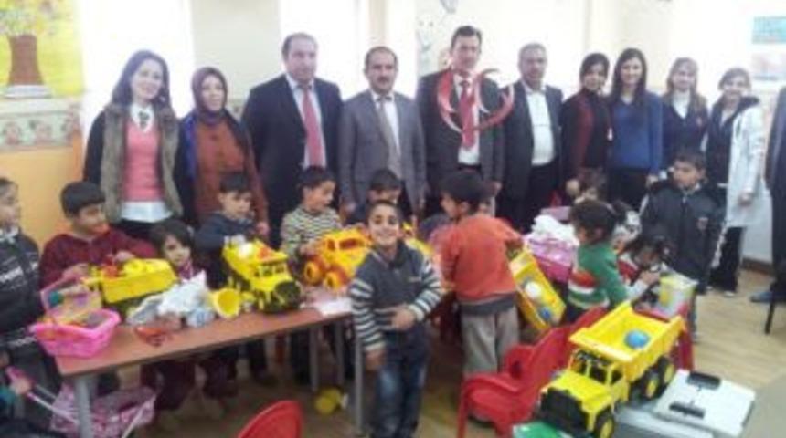 İstanbul&rsquo;dan Kardeş Okula Hediyeler