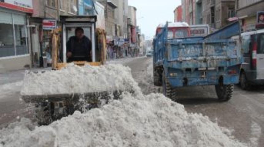 Nevşehir&rsquo;de Karla M&uuml;cadele &Ccedil;alışmaları S&uuml;r&uuml;yor