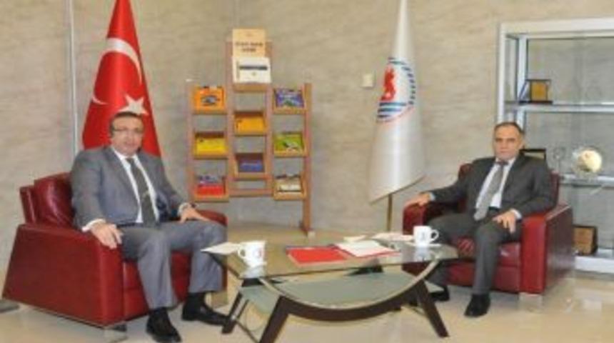 Rekt&ouml;r Akan&rsquo;la Akademik Bakış