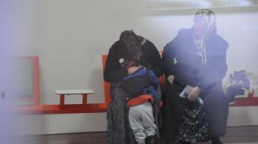 Otomobilin I&ccedil;inde Bırakılan &Ccedil;ocuk Yangın &Ccedil;ıkardı, Hayati Tehlikesi S&uuml;r&uuml;yor