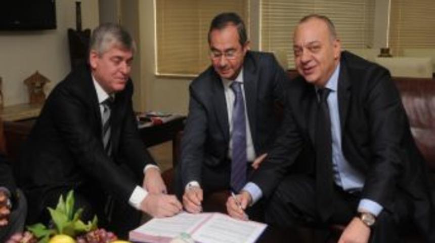 Manisa Belediyesi İle Pazarcılar Odası Arasında Tahsis Protokol&uuml; İmzalandı