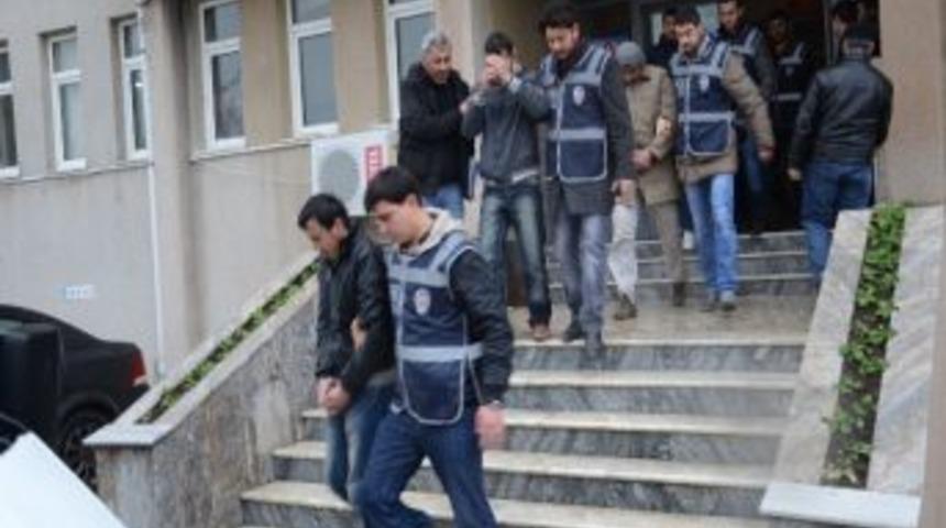 Ka&ccedil;ak &Uuml;r&uuml;n Operasyonunda G&ouml;zaltına Alınan 7 Kişi Adliyede