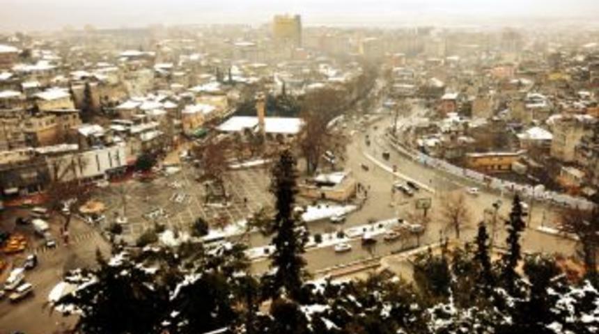 Kahramanmaraş&rsquo;ta beklenen kar yağışı başladı