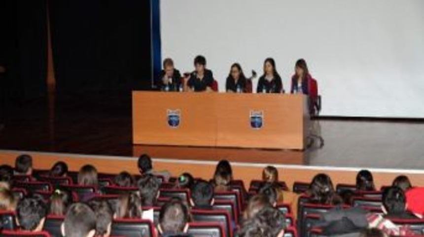 &Ouml;ğrenciler Kitap Okuma Deneyimlerini Paylaştı