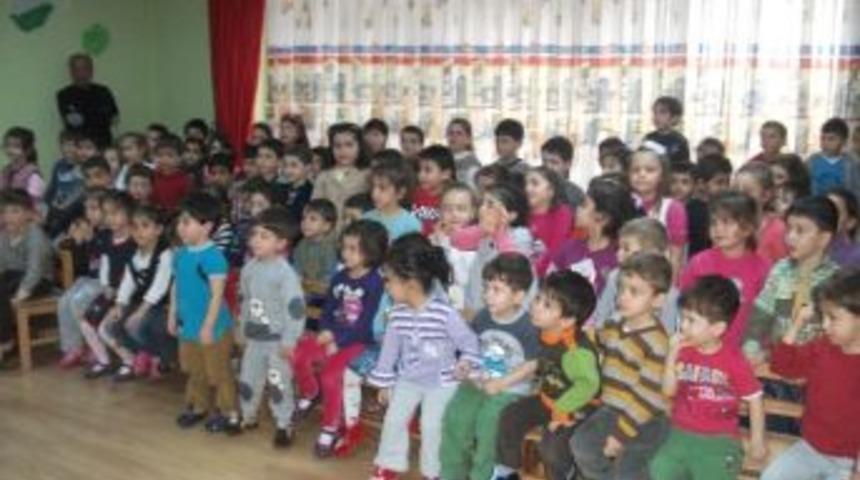 Minik &Ouml;ğrenciler, İlk Kez Tiyatro Heyecanı Yaşadı